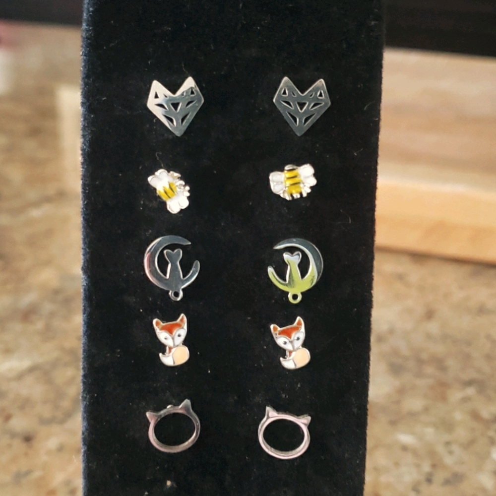 NWOT silver toned bundle of 5 studs.
